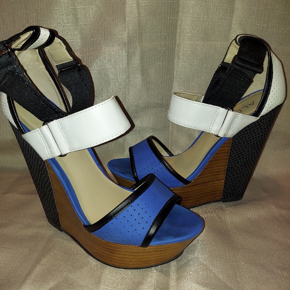 Color block wedge heel